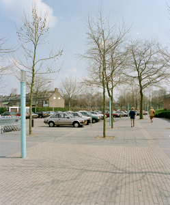 828260 Afbeelding van enkele moderne straatlantaarns op de Troosterhof te Utrecht.